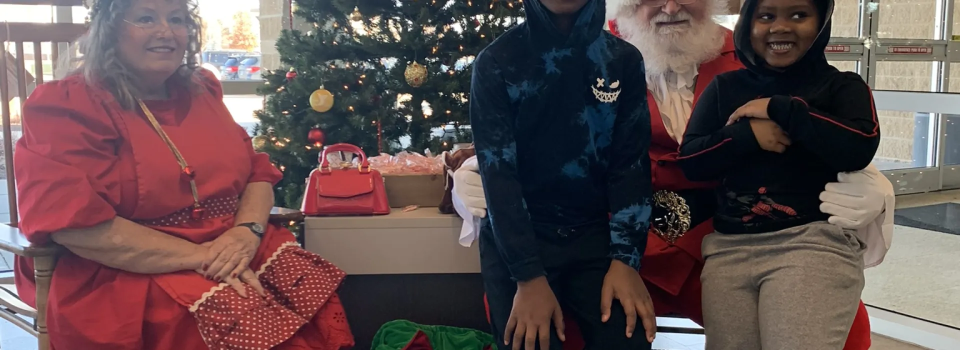 santa mrs claus and child